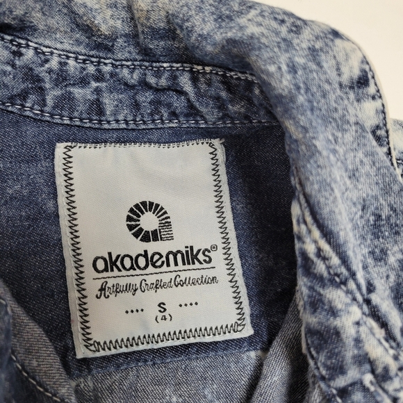 Boys AKADEMIKS Acid Wash Button Down Top Size Small 4 - Picture 3 of 6